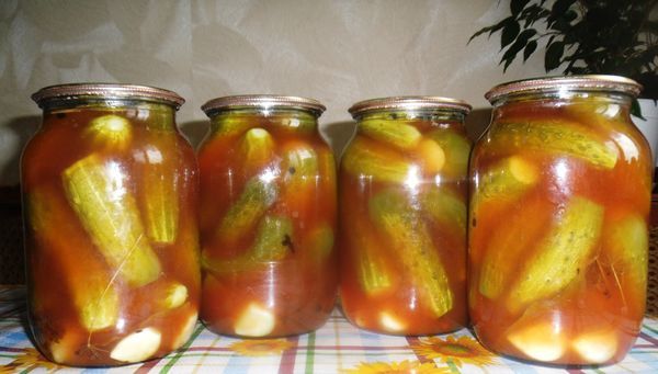 Холодный и горячий способы засолки огурцов в банках и бочке