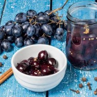 Легкие рецепты приготовления маринованного винограда и его листьев