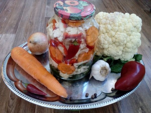 Рецепты маринованной цветной капусты с острым маринадом и добавками