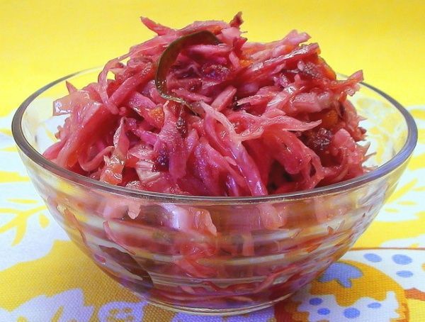 Лучшие рецепты маринованной капусты со свеклой