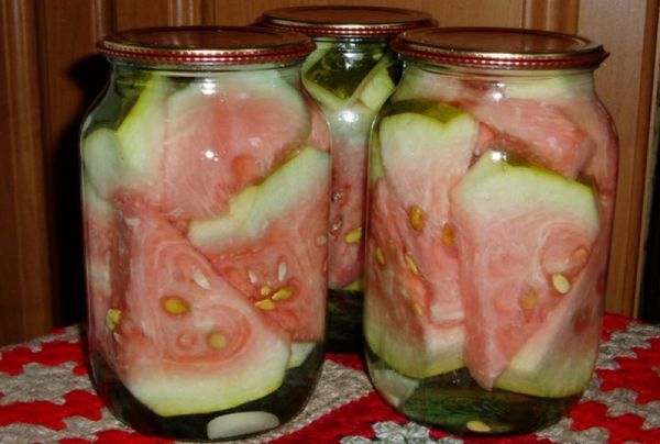 Как засолить арбузы на зиму по-домашнему