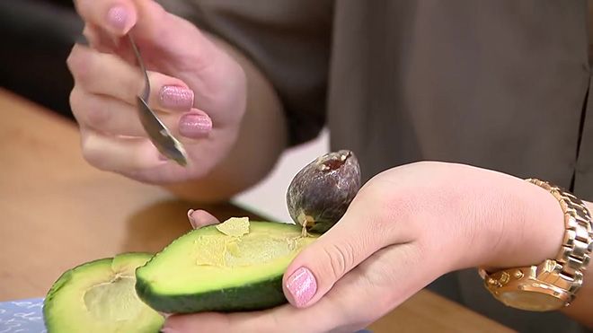Косточка авокадо: что с ней делать, можно ли есть орех, что можно сделать из семени