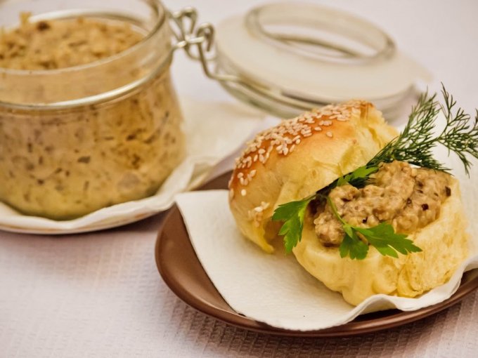 Вкусная грибная икра на зиму: 26 простых в приготовлении рецептов