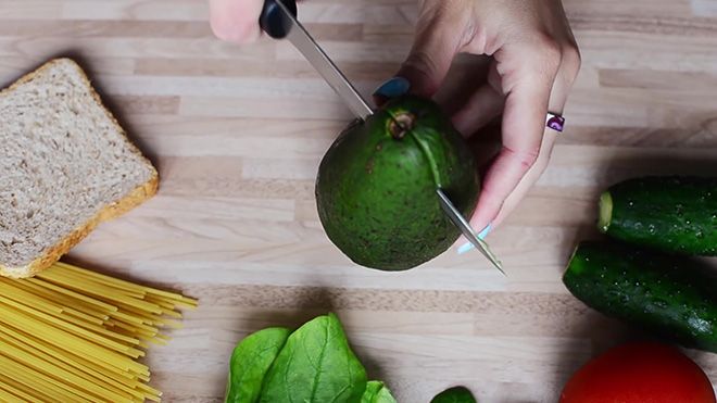 Тост с авокадо: с яйцом пашот, пикантные рецепты на завтрак