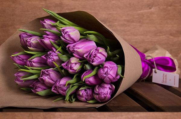 Букет тюльпанов: в коробках, в корзинах, для невесты и другие