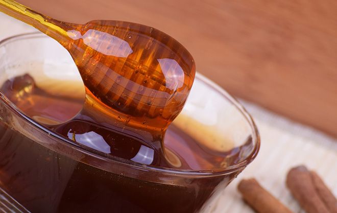 Мед с куркумой, полезные свойства и противопоказания, от чего помогает и как принимать